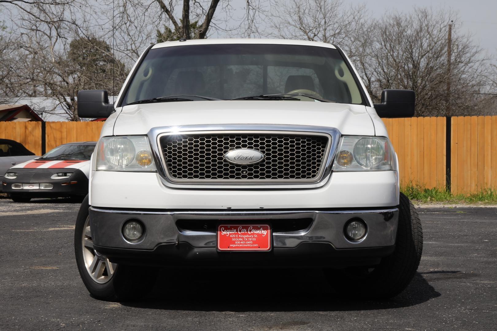 2008 WHITE FORD F-150 Lariat SuperCrew 2WD (1FTPW12V68F) with an 5.4L V8 SOHC 24V FFV engine, 4-SPEED AUTOMATIC transmission, located at 420 E. Kingsbury St., Seguin, TX, 78155, (830) 401-0495, 29.581060, -97.961647 - Photo#1